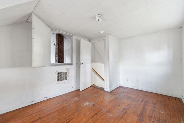 2303 N Farmer Avenue, Springfield, MO 65803