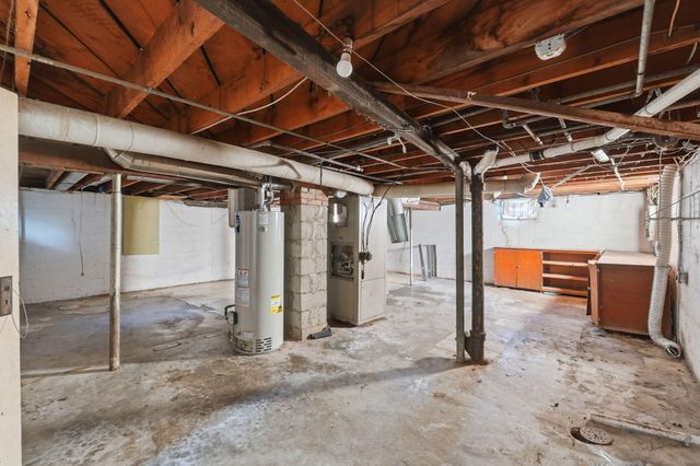 2303 N Farmer Avenue, Springfield, MO 65803