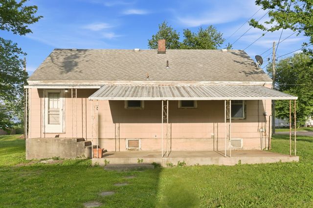 2303 N Farmer Avenue, Springfield, MO 65803