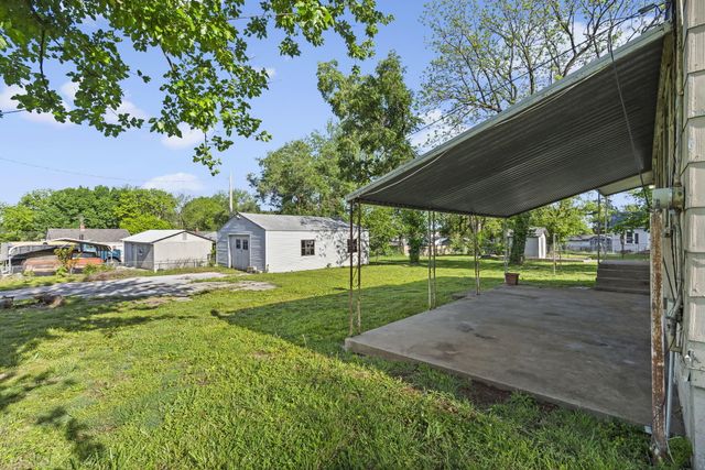 2303 N Farmer Avenue, Springfield, MO 65803