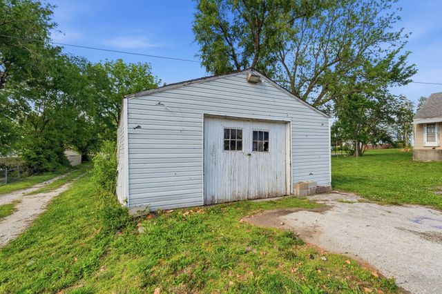 2303 N Farmer Avenue, Springfield, MO 65803