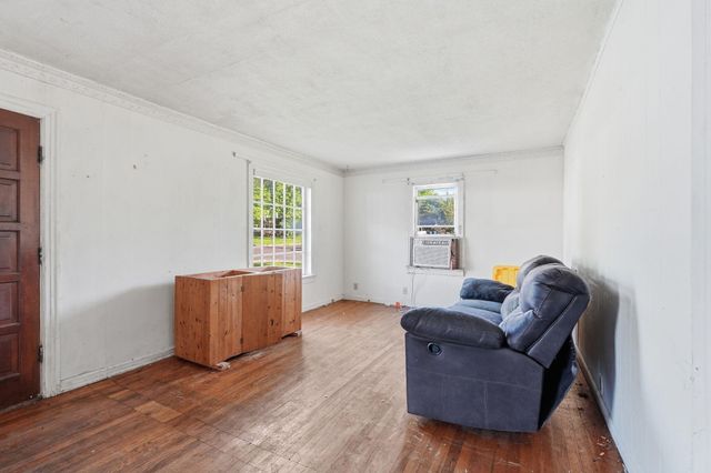 2303 N Farmer Avenue, Springfield, MO 65803