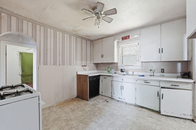 2303 N Farmer Avenue, Springfield, MO 65803
