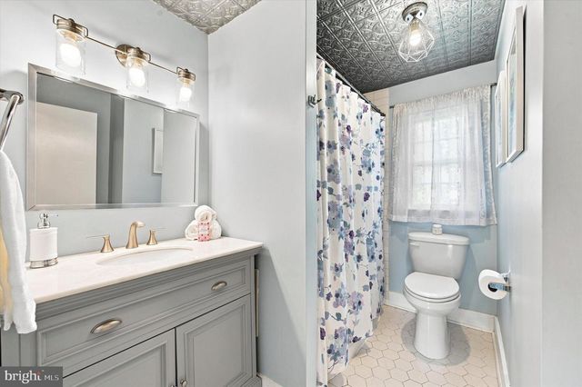 6 SHARPLESS LN, Media, PA 19063
