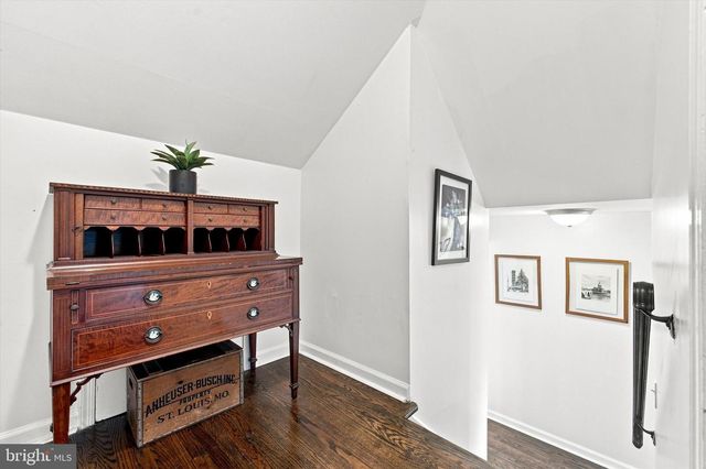 6 SHARPLESS LN, Media, PA 19063