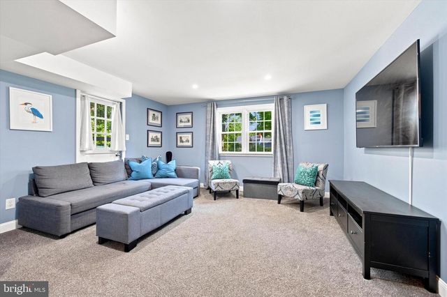 6 SHARPLESS LN, Media, PA 19063