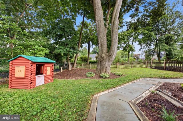 6 SHARPLESS LN, Media, PA 19063
