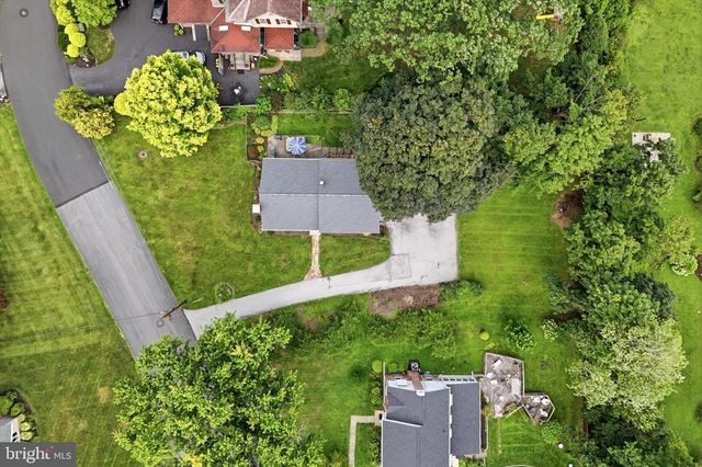 6 SHARPLESS LN, Media, PA 19063