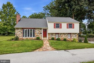 6 SHARPLESS LN, Media, PA 19063