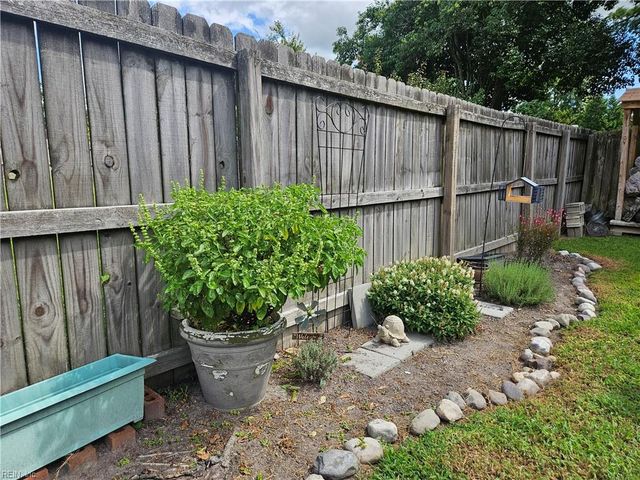 1232 Newborn CT, Chesapeake, VA 23322