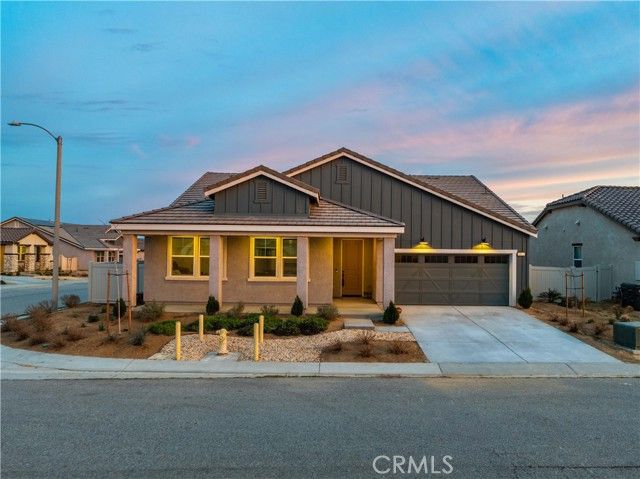 8812 W Dale Drive, Lancaster, CA 93536