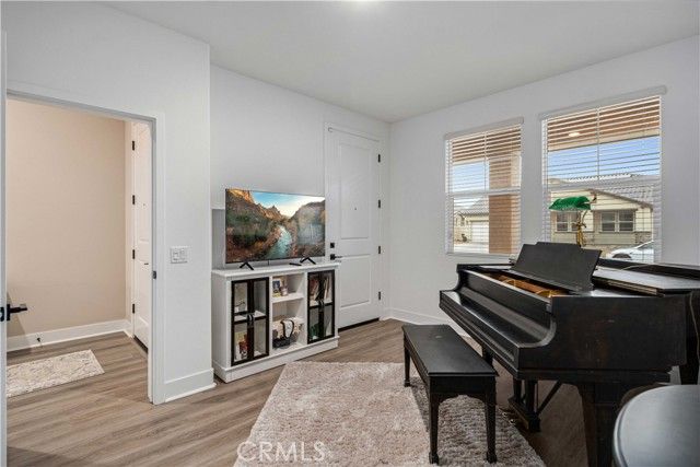 8812 W Dale Drive, Lancaster, CA 93536