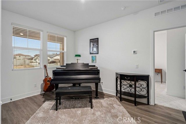 8812 W Dale Drive, Lancaster, CA 93536