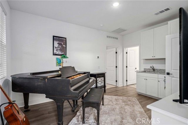 8812 W Dale Drive, Lancaster, CA 93536