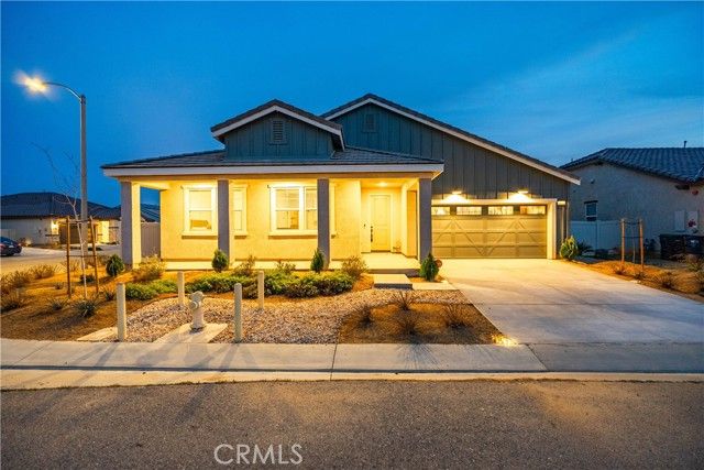 8812 W Dale Drive, Lancaster, CA 93536
