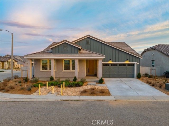 8812 W Dale Drive, Lancaster, CA 93536