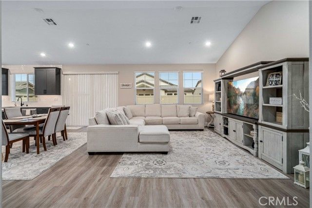 8812 W Dale Drive, Lancaster, CA 93536