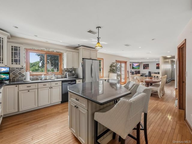 21 Argow Place, Nanuet, NY 10954
