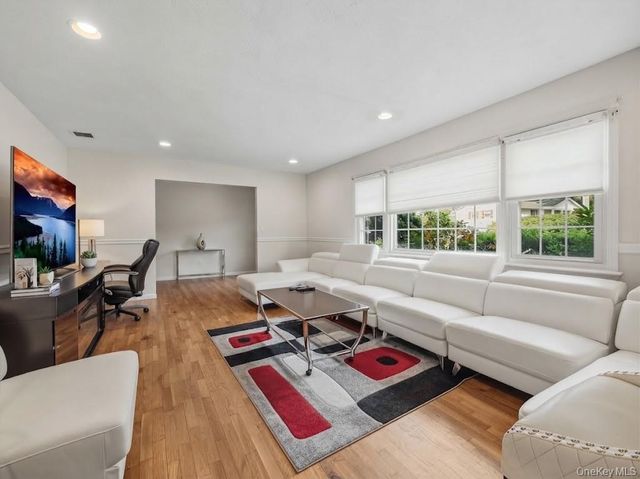 21 Argow Place, Nanuet, NY 10954