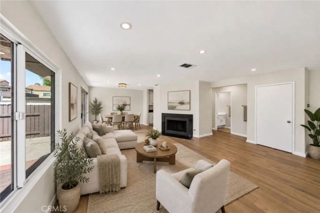 9404 Round Up A, Montclair, CA 91763