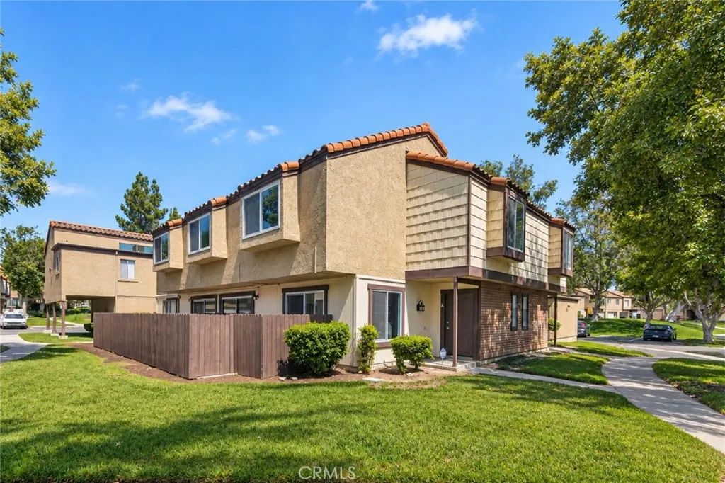 9404 Round Up A, Montclair, CA 91763