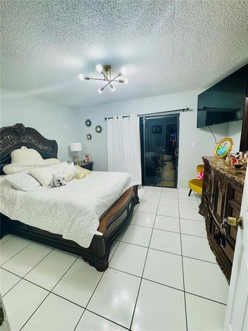 5072 W 12th Ln D-14, Hialeah, FL 33012