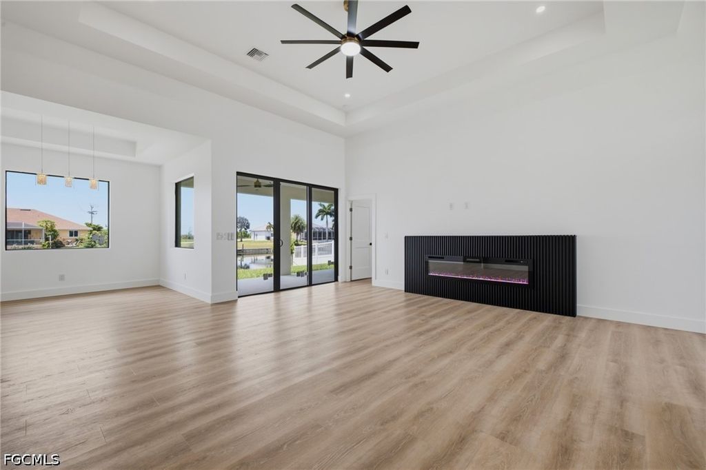 Image 7 of property listing at 3106 NW 14th TER, Cape Coral, FL 33993