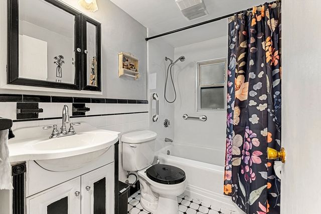 22 Bolton Street, Reading, MA 01867