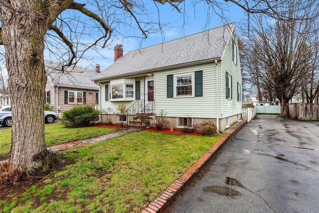 22 Bolton Street, Reading, MA 01867