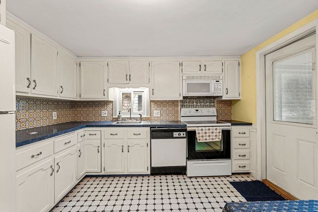 22 Bolton Street, Reading, MA 01867