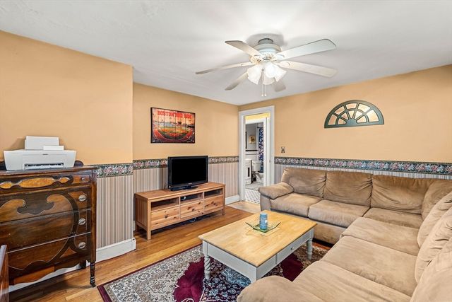 22 Bolton Street, Reading, MA 01867