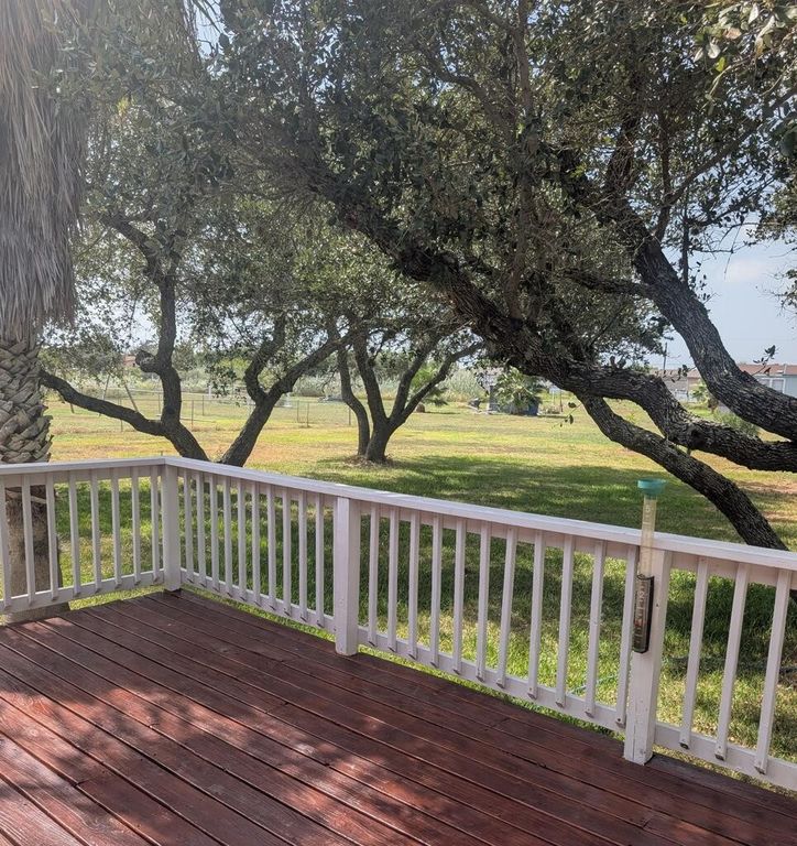 112 Cielo Vista Dr, Rockport, TX 78382 — photo 3