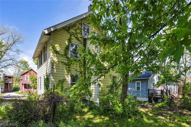 132 Irondale Street, Elyria, OH 44035