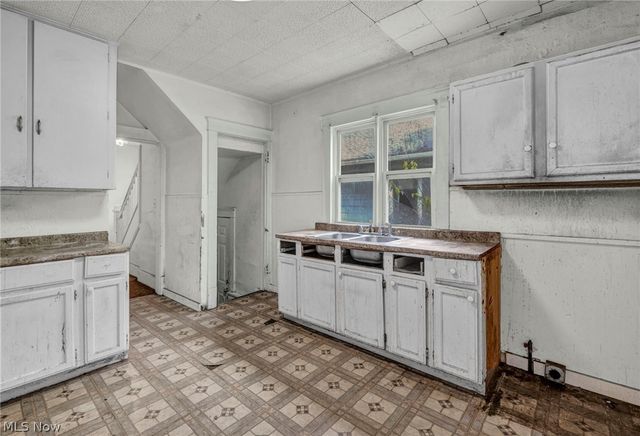 132 Irondale Street, Elyria, OH 44035