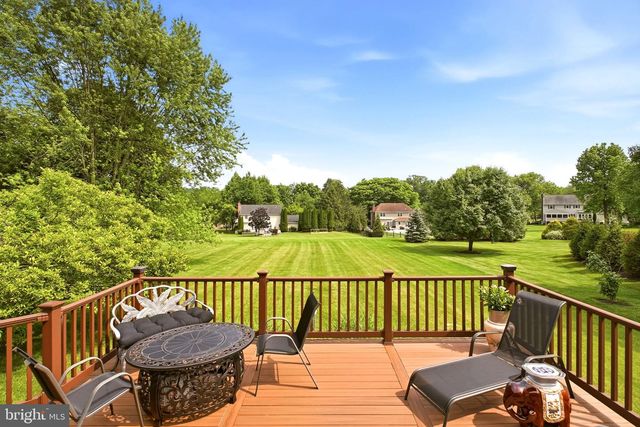525 BEAUMONT CIR, West Chester, PA 19380