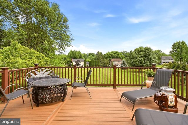 525 BEAUMONT CIR, West Chester, PA 19380