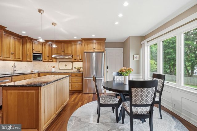 525 BEAUMONT CIR, West Chester, PA 19380