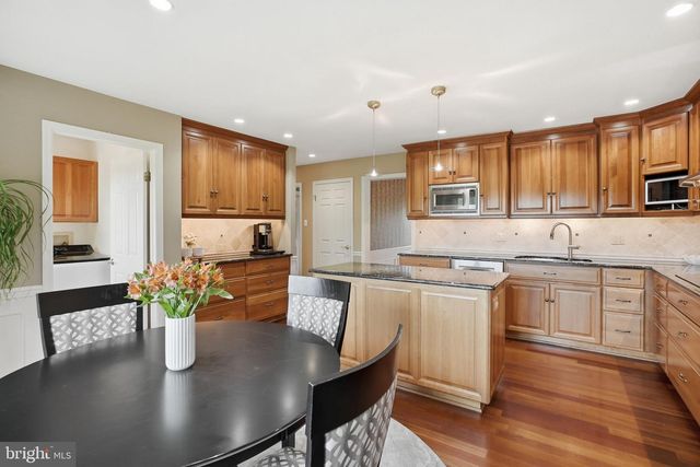 525 BEAUMONT CIR, West Chester, PA 19380