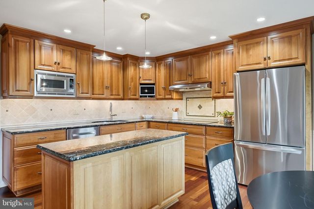 525 BEAUMONT CIR, West Chester, PA 19380