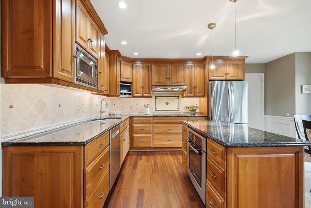 525 BEAUMONT CIR, West Chester, PA 19380