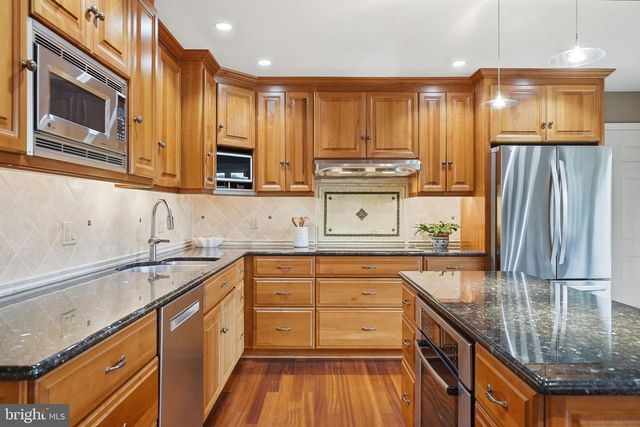 525 BEAUMONT CIR, West Chester, PA 19380