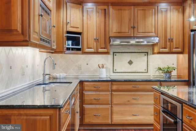 525 BEAUMONT CIR, West Chester, PA 19380
