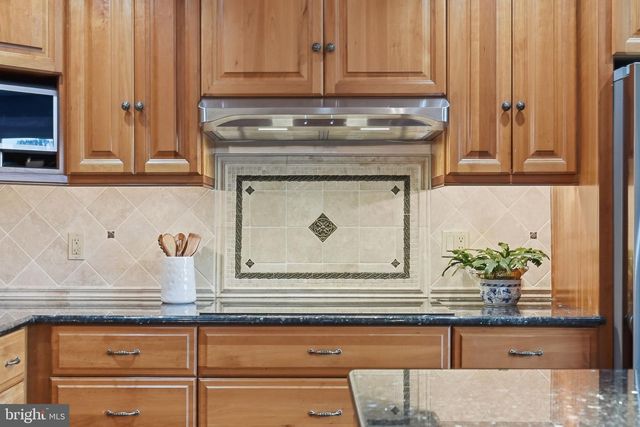 525 BEAUMONT CIR, West Chester, PA 19380