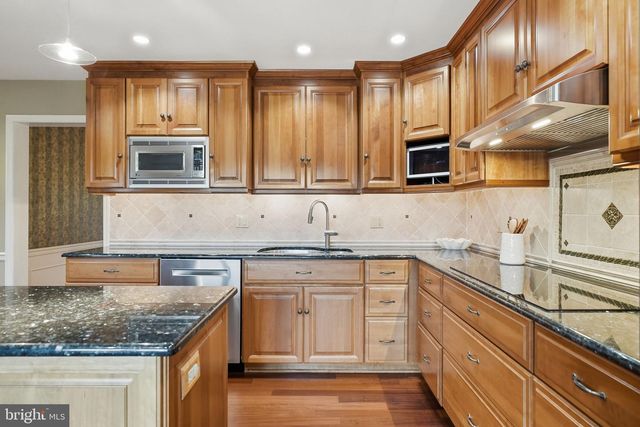 525 BEAUMONT CIR, West Chester, PA 19380