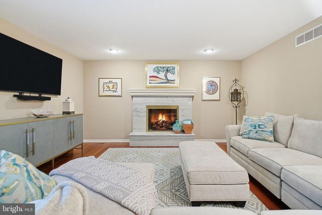 525 BEAUMONT CIR, West Chester, PA 19380