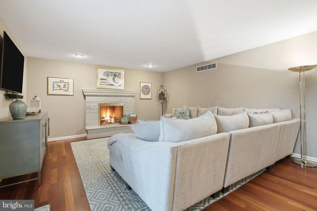 525 BEAUMONT CIR, West Chester, PA 19380