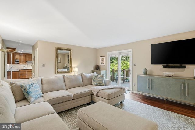 525 BEAUMONT CIR, West Chester, PA 19380