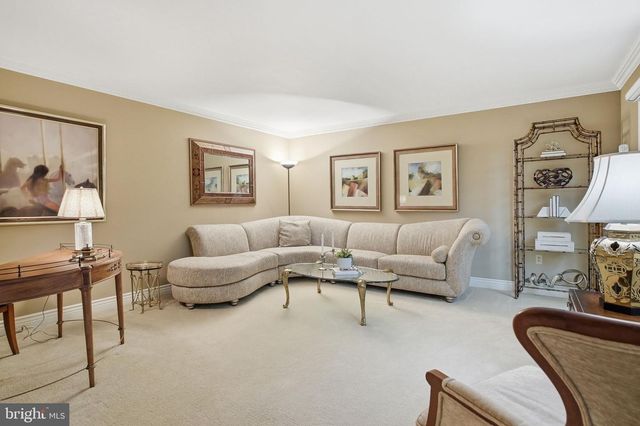 525 BEAUMONT CIR, West Chester, PA 19380