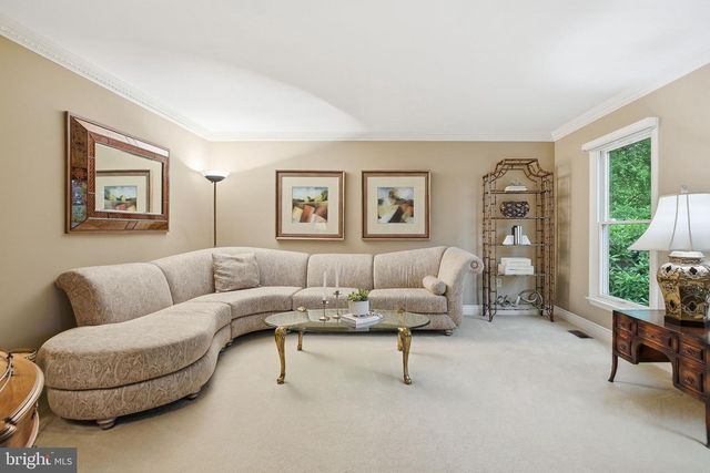 525 BEAUMONT CIR, West Chester, PA 19380