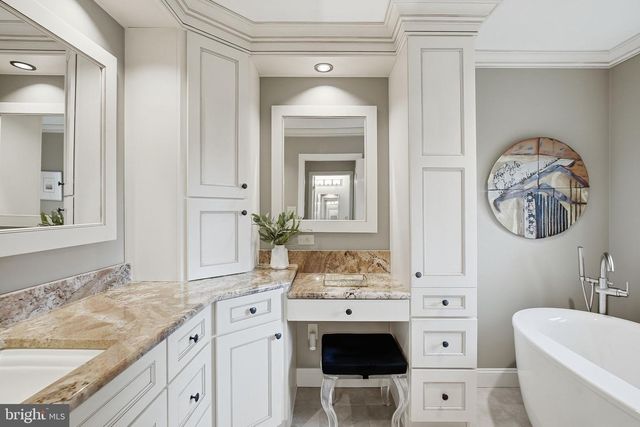 525 BEAUMONT CIR, West Chester, PA 19380